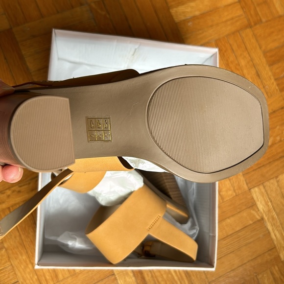 Talons - Picture 2 of 3